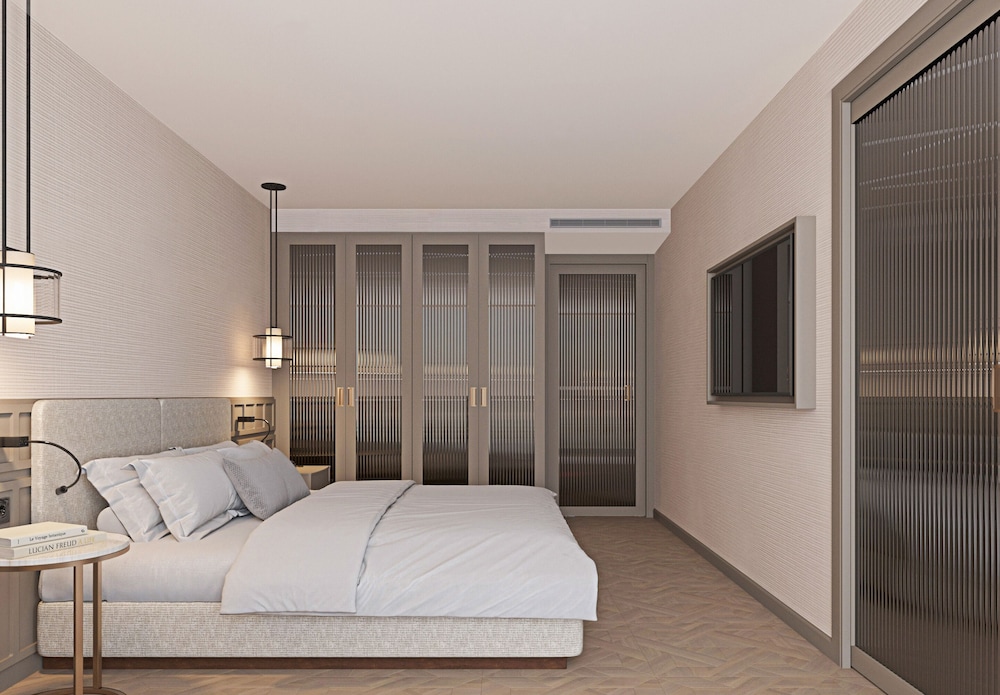 Mediterranean Suite with Living Room - Photo 5