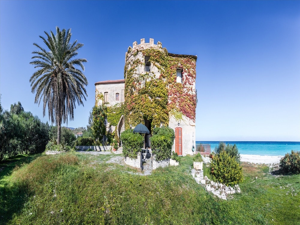 Villa photo 1
