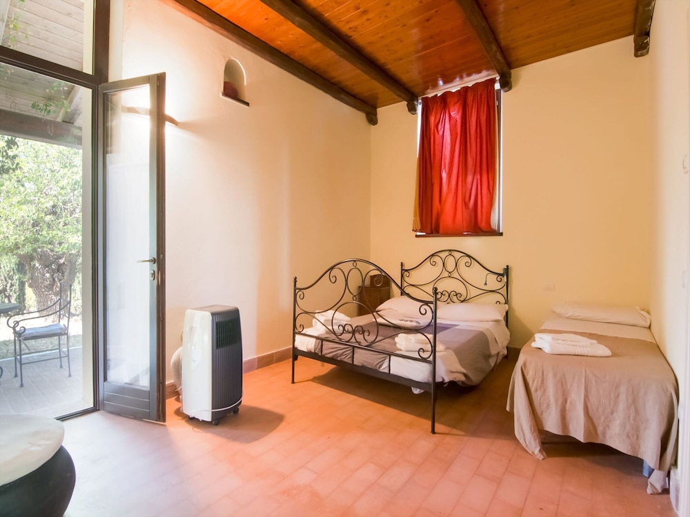 Classic Apartment, 2 Bedrooms photo 3