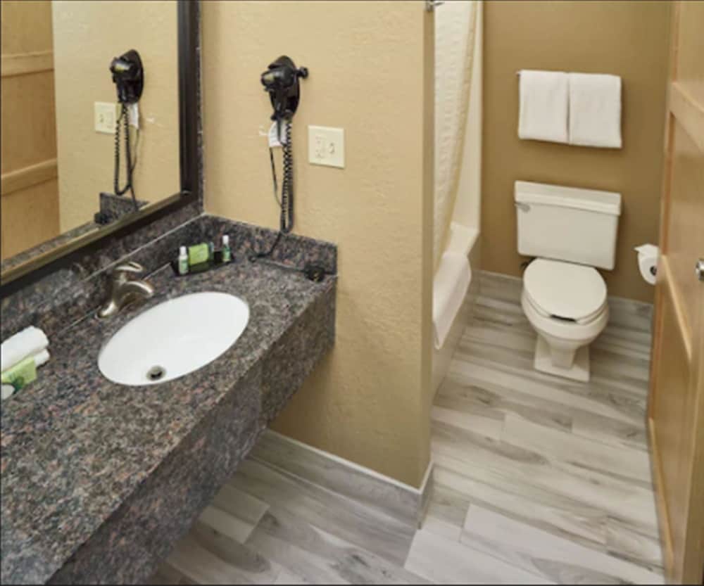 Deluxe Room, 2 Double Beds, Accessible, Non Smoking - Photo 4