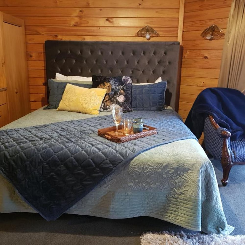 Superior Studio Suite, 1 King Bed, Mountain View photo 1