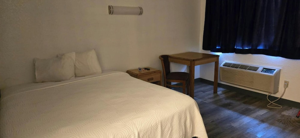 Room, 1 King Bed photo 2