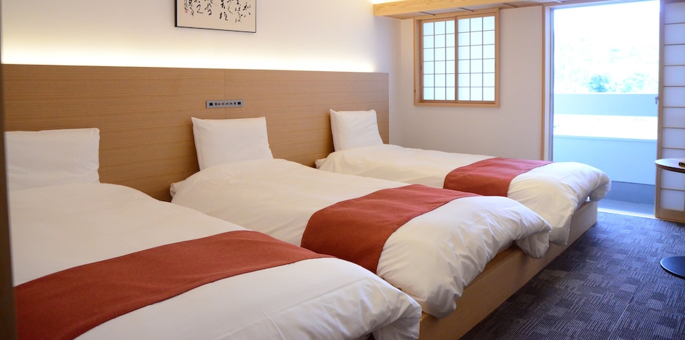 Triple Room, Lake View, Non Smoking thumbnail 6
