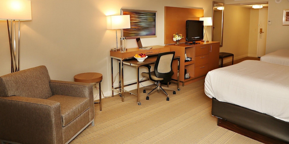 Junior Studio Suite, 2 Queen Beds, Non Smoking, Kitchenette - Photo 1