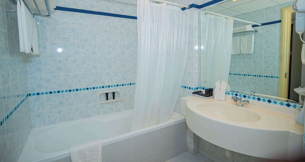 Family Suite, Multiple Beds, Non Smoking, City View - Photo 5