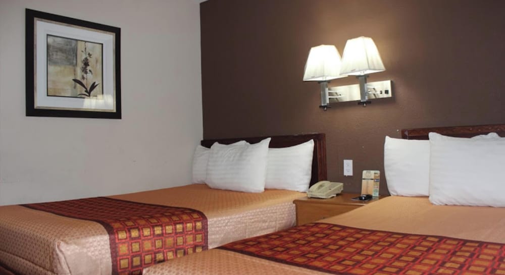 Standard Room, 2 Double Beds, Smoking photo 2