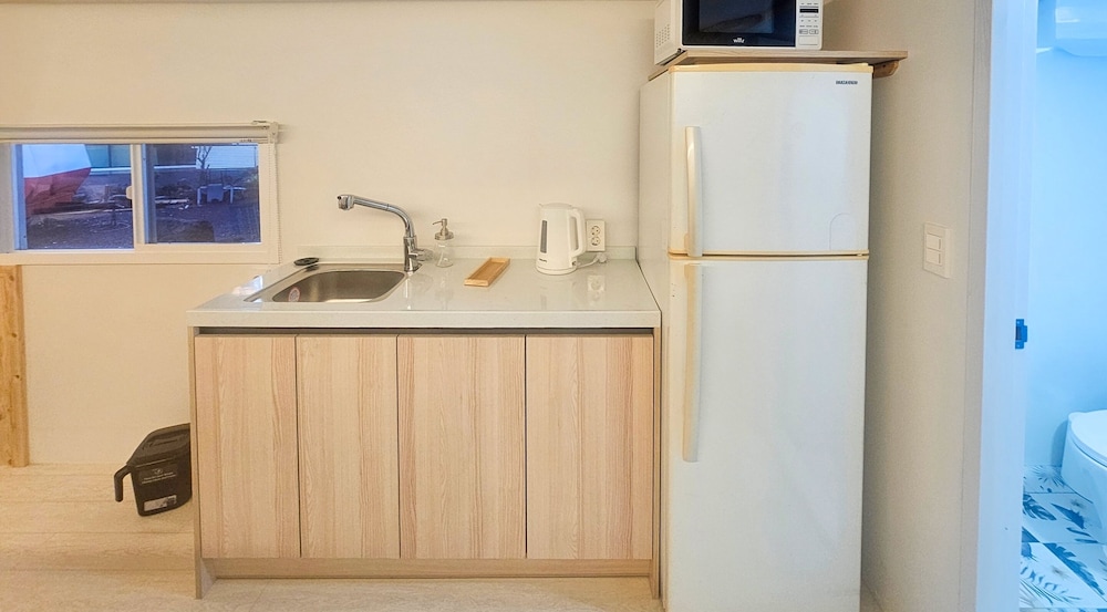 Basic Room, 1 Bedroom (Stay Eden 7 (Caravan)) - Photo 3