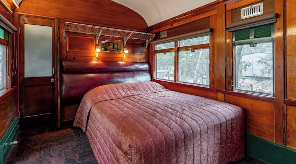 Railway Carriage - Queen