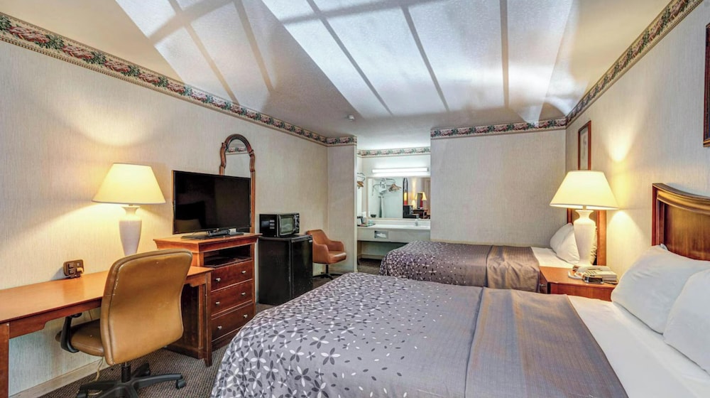 Premium Room, 2 Queen Beds, Non Smoking - Photo 1