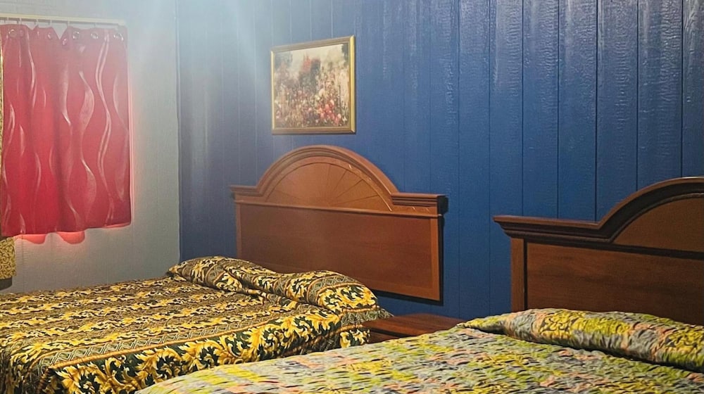 Room, 2 Double Beds, Smoking - Photo 4