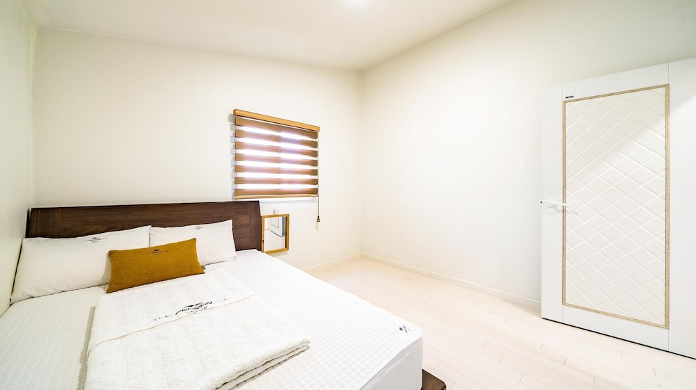 Basic Room, 1 Bedroom (302) - Photo 15