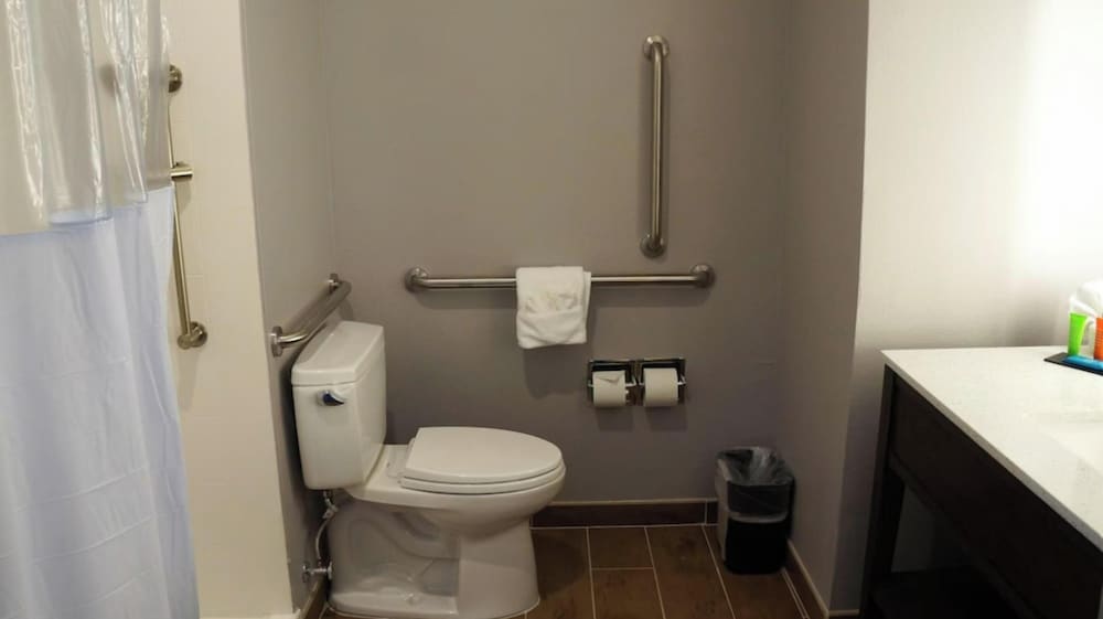 Deluxe Room, 2 Queen Beds (with Sofa, Wheel Chair Accessible) photo 3
