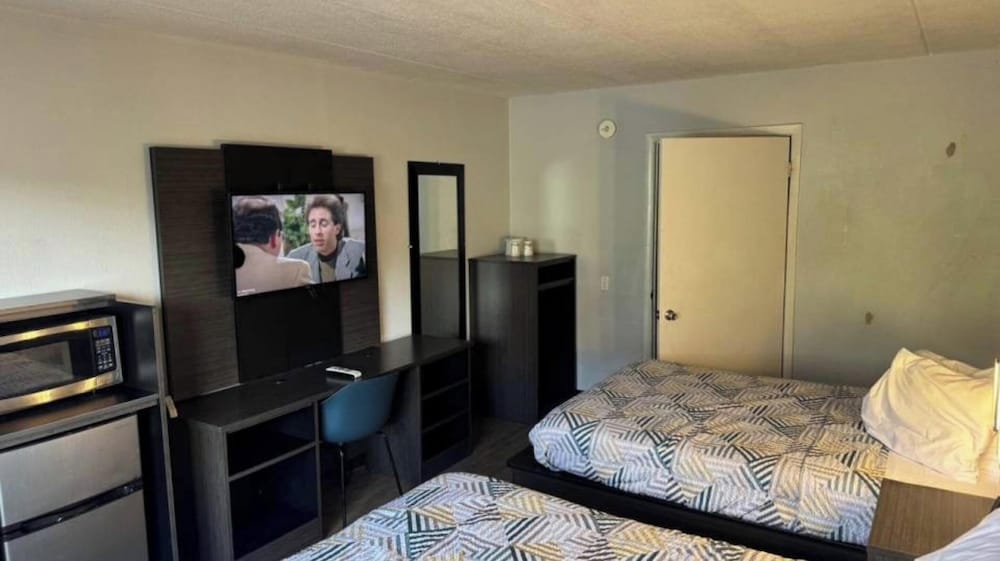 Standard Room, 2 Double Beds, Non Smoking photo 2