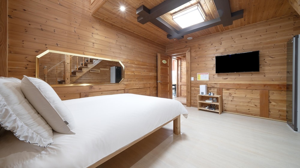 Basic Room, 1 Bedroom (301) - Photo 10