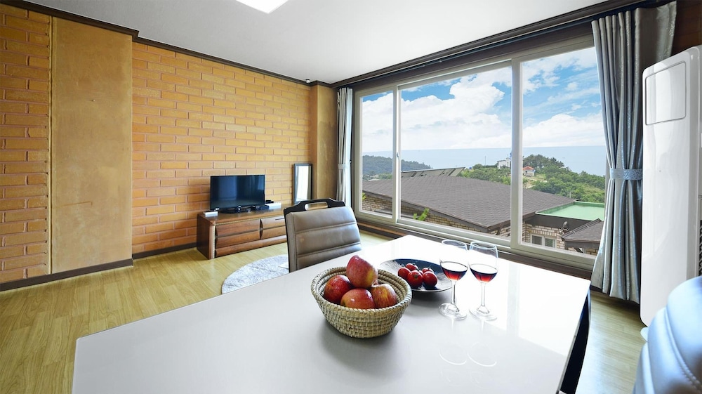 Basic Room, 1 Bedroom (A101(Oceanview)) photo 2