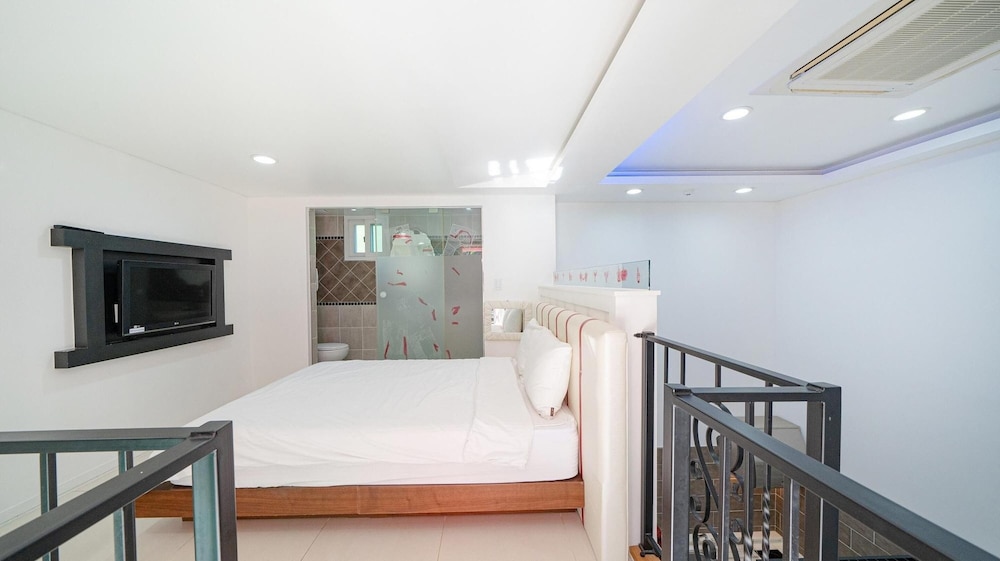 Basic Room, 2 Bedrooms (Poolvilla A)