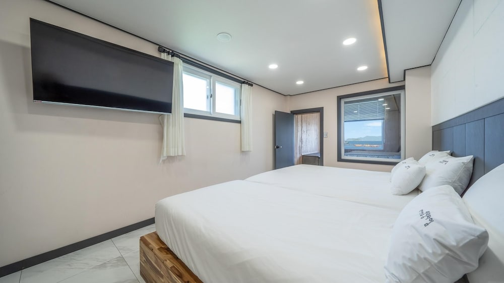 Basic Room, 1 Bedroom (KidsPool203)