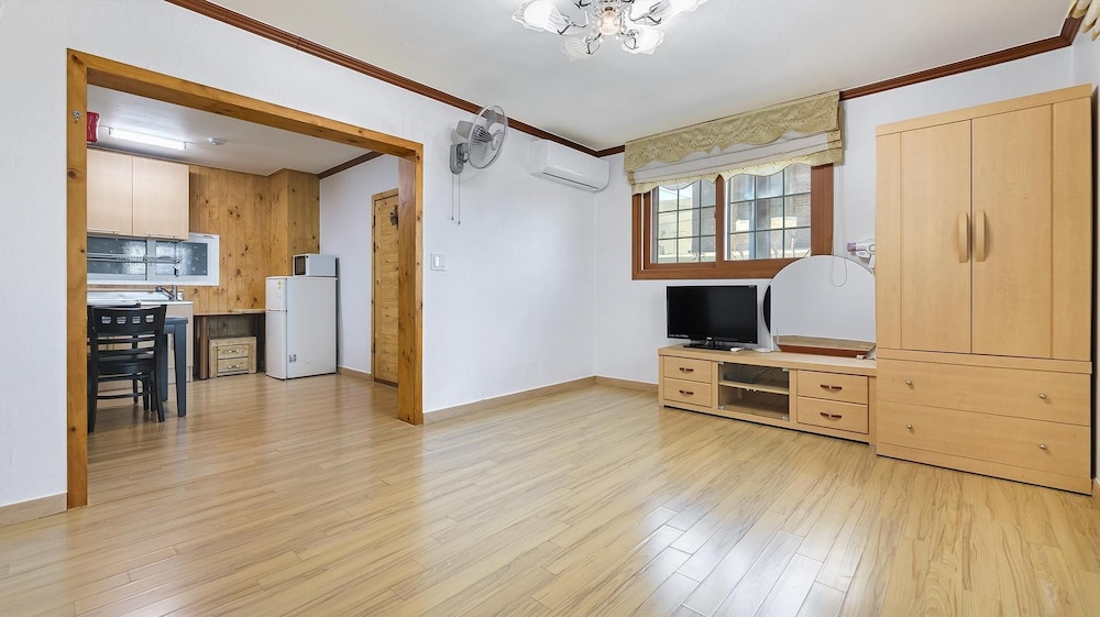 Basic Room, 1 Bedroom (Orion)