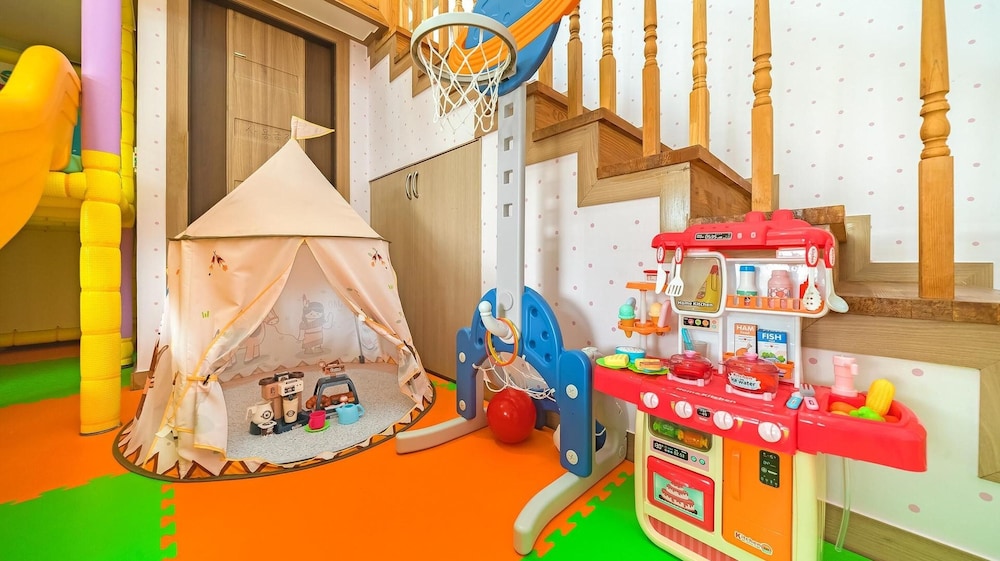 Basic Room, 2 Bedrooms (saesbyeol1(kidsroom,poolvila)) photo 3