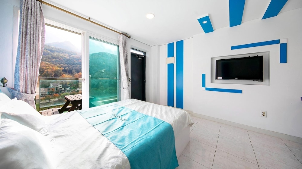 Basic Room, 1 Bedroom (Aquamarine) - Photo 9