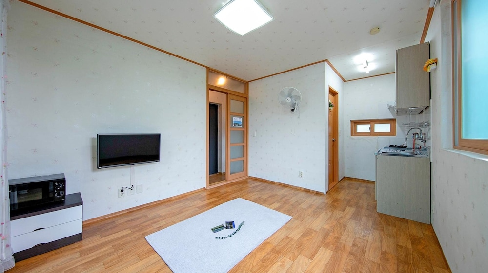Basic Room, 1 Bedroom (102) photo 1