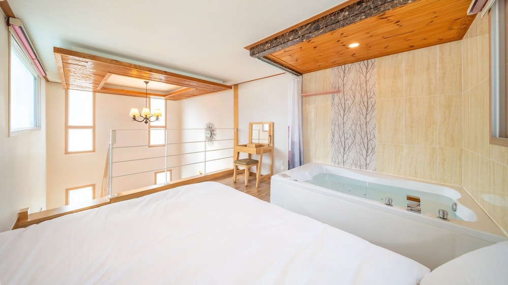 Basic Room, 1 Bedroom (Peppermint (Duplex/Spa/Private BBQ)) - Photo 12