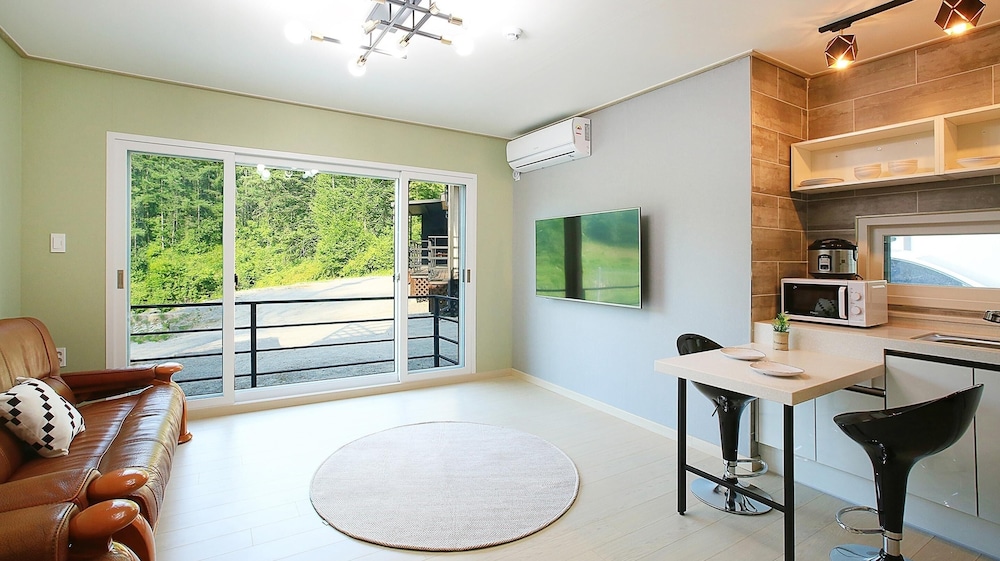 Basic Room, 1 Bedroom (Cube 1)
