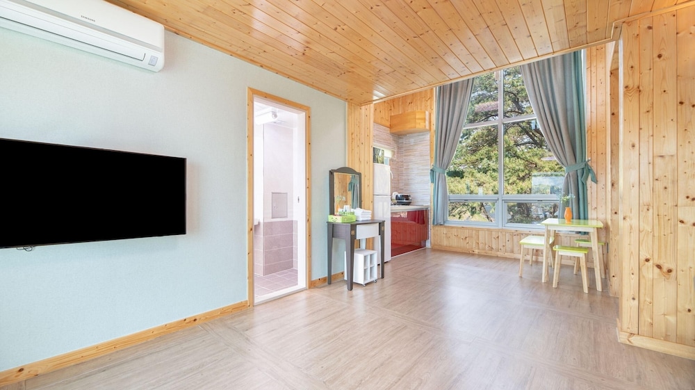 Basic Room, 1 Bedroom (Sole 301 (All-Season BBQ, 2 Beds)) - Photo 2