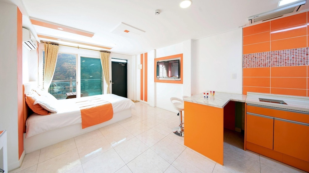 Basic Room, 1 Bedroom (Agate) - Photo 1