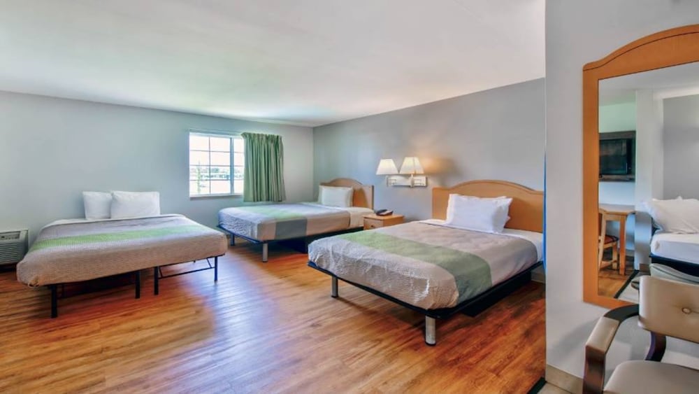 Family Room 4 Full Beds with Kitchenette Non-Smoking photo 1