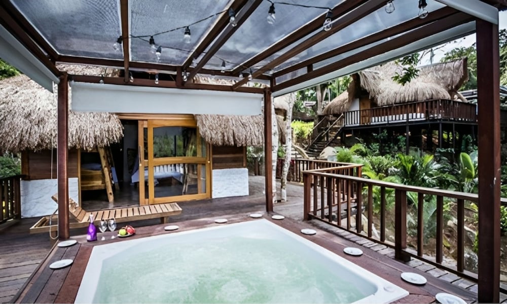 Luxury Cabin, Hot Tub photo 3