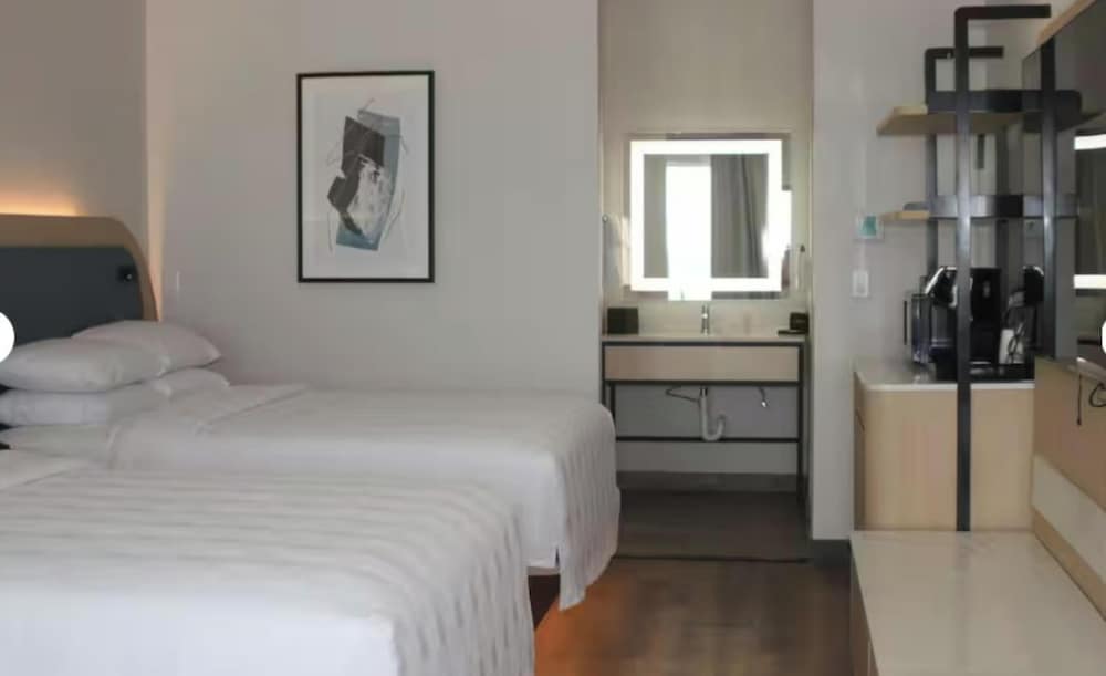 Premium Room, 2 Queen Beds, Kitchenette (Wheelchair Accessible) photo 1