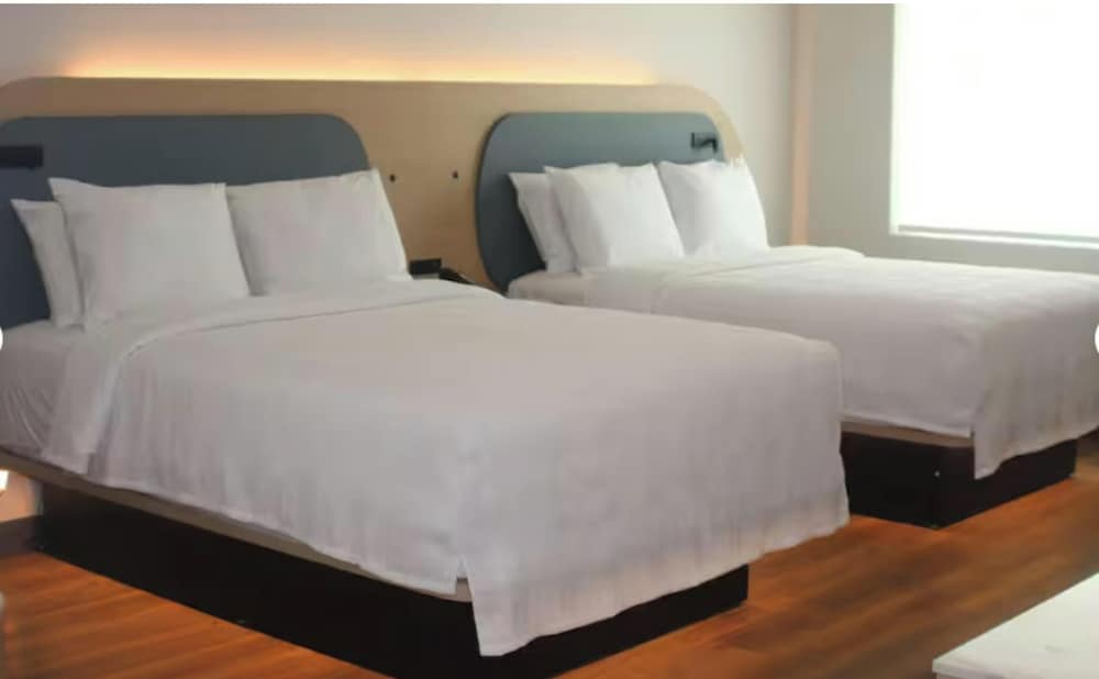 Deluxe Room, 2 Queen Beds (with Sofa, Wheel Chair Accessible) photo 1