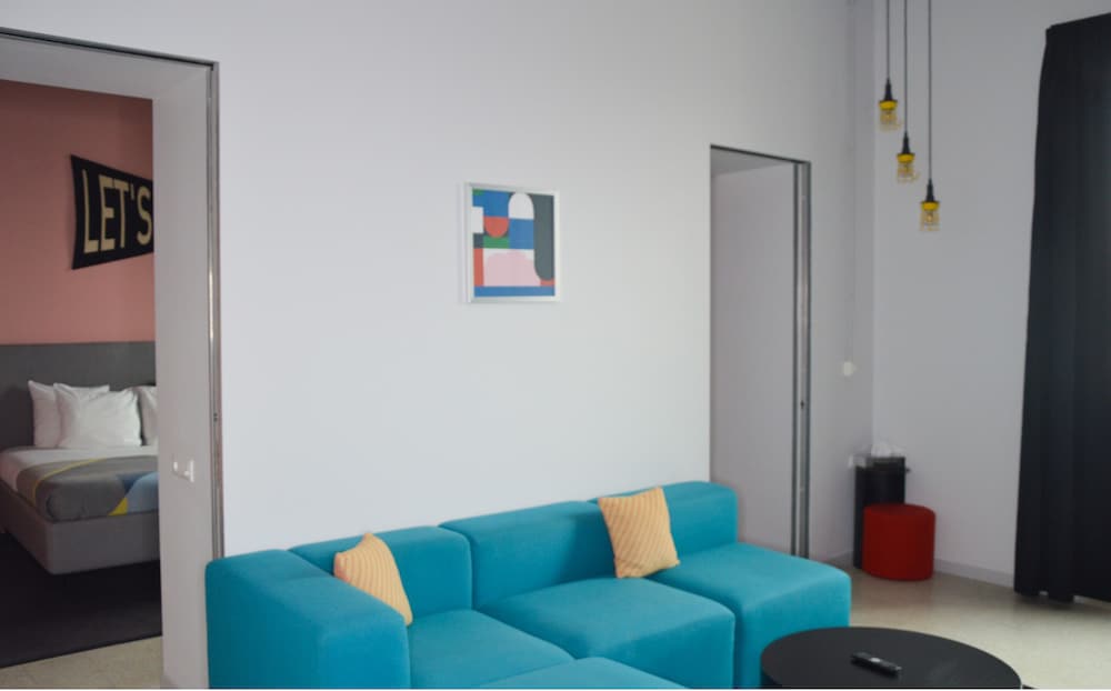 Suite - Photo 5