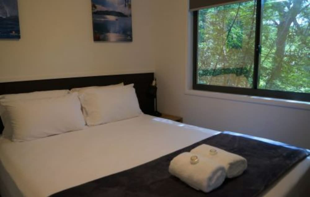 Superior 2 Bedroom Cabin - Sleep 4 photo 1