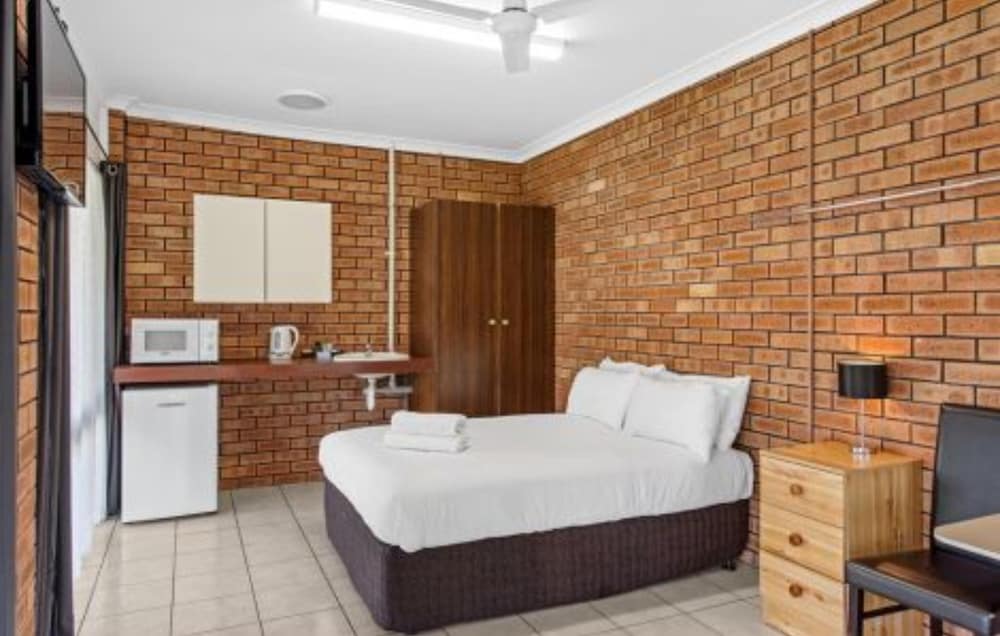 Economy Room (Sleeps 2) photo 1