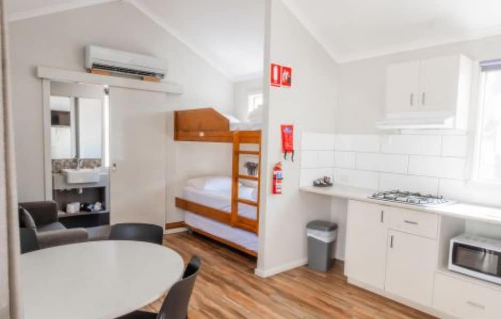 Standard 1 Bedroom - Sleeps 5 photo 3