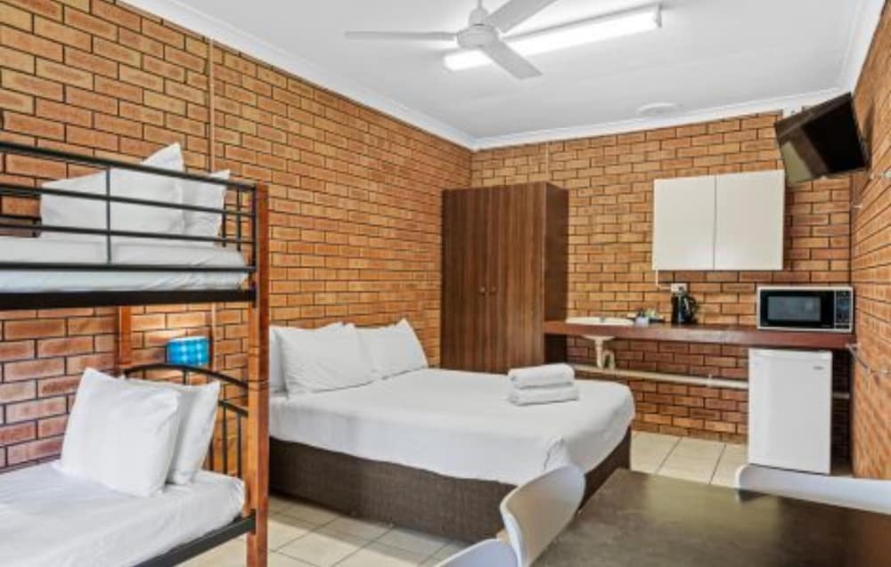 Economy Room (Sleeps 4) photo 1