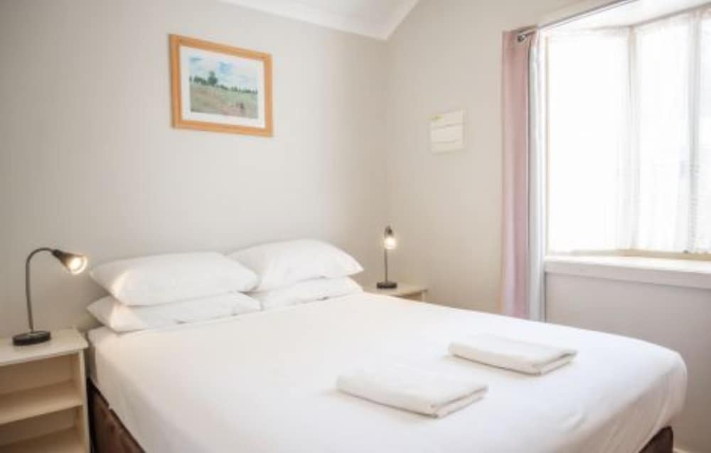 Standard 1 Bedroom - Sleeps 5 photo 2