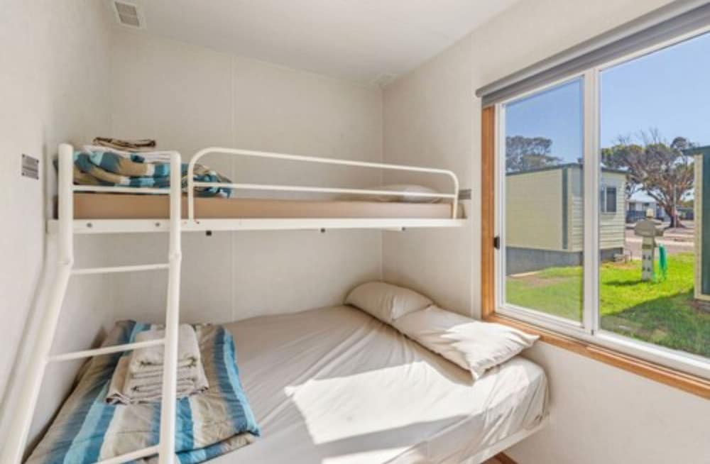 Standard 2 Bedroom Cabin photo 3