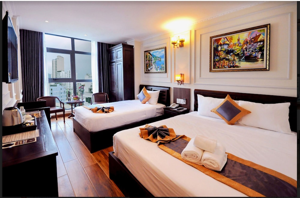 Deluxe Triple Room, City View - Photo 1