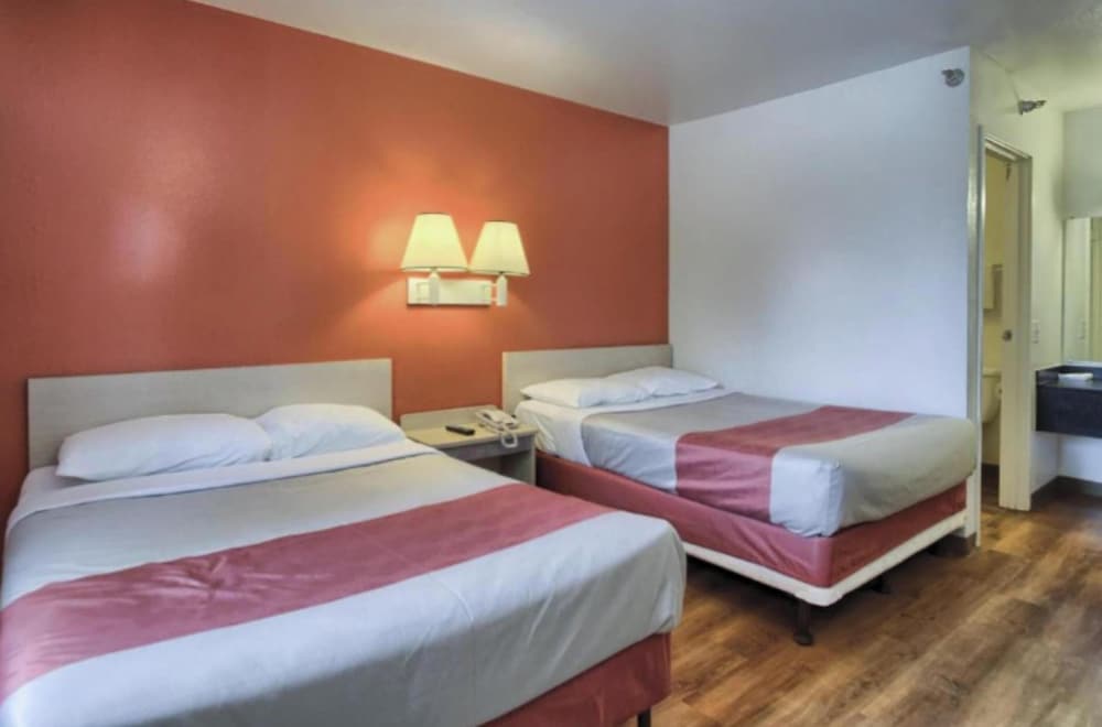 2 Full Beds with Refrigerator