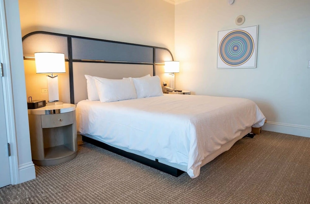 Junior Suite, 1 King Bed with Sofa bed, Balcony, Beach View