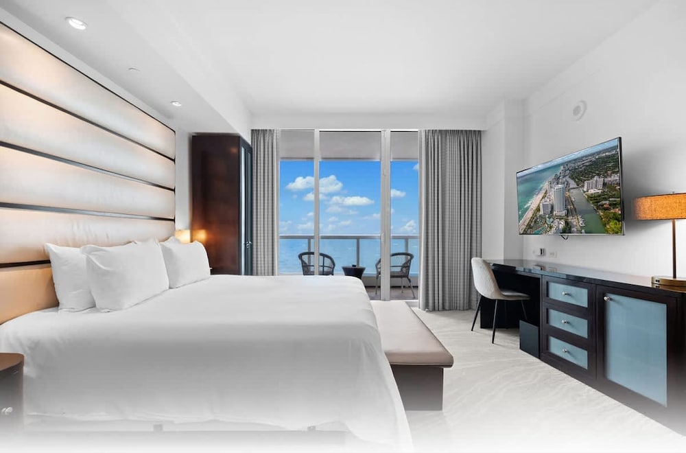 Junior Suite, 2 Bedrooms, Kitchen, Beach View