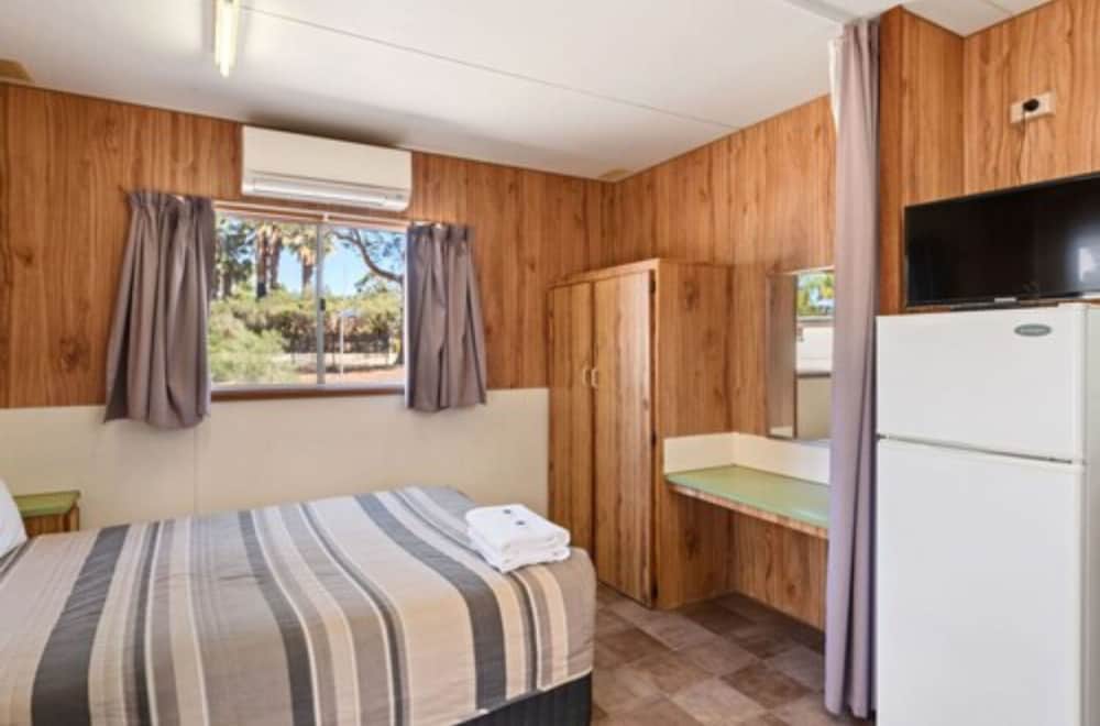 Economy Studio Cabin (External Ensuite) photo 2
