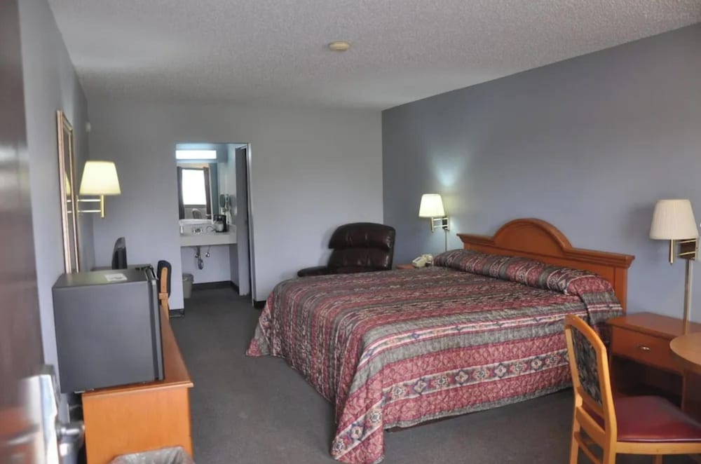 Room, 1 King Bed, Non Smoking photo 1