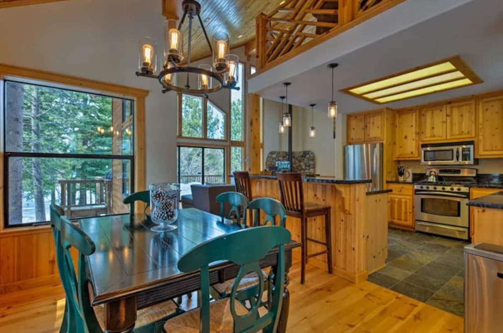House (4 Bedrooms) photo 2