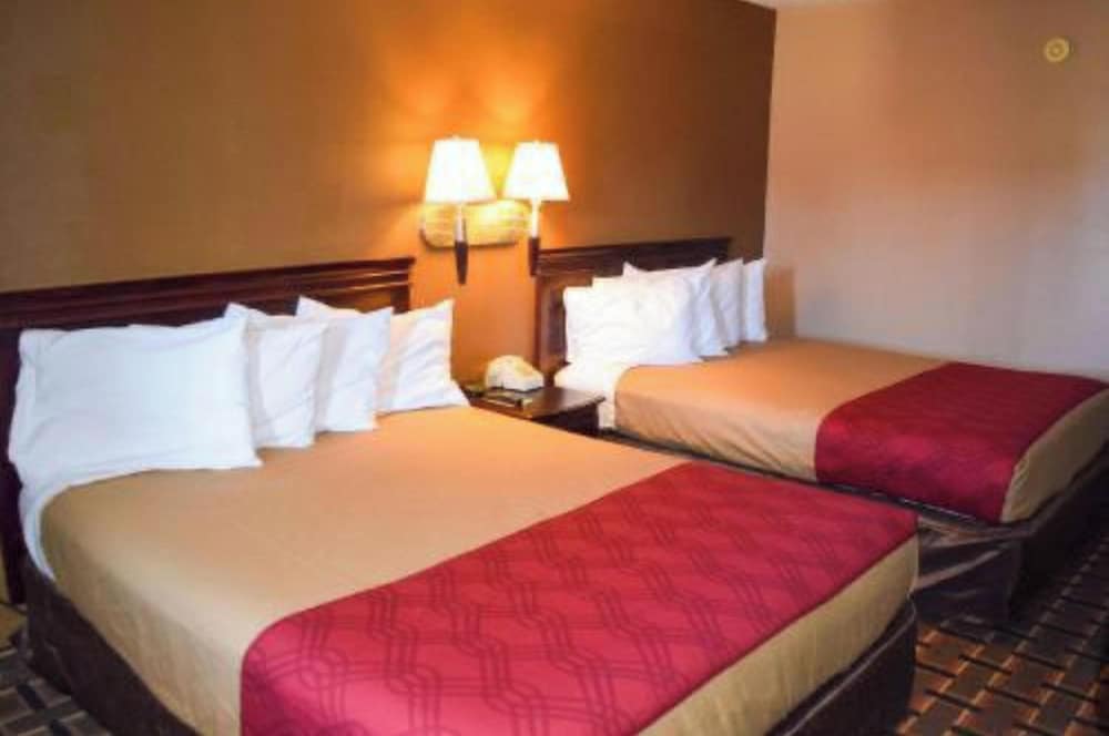 Room, 2 Queen Beds, Non Smoking - Photo 1