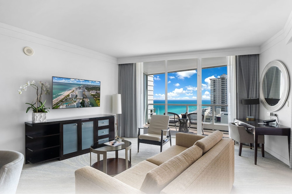 Junior Suite, Multiple Beds, Balcony, City View