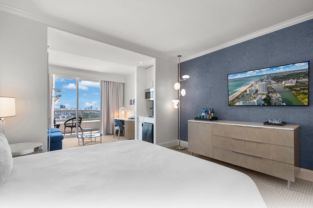 Junior Suite, 1 King Bed with Sofa bed, Balcony, Ocean View